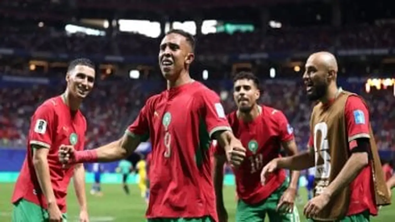 رحيمى يحل محل صيبارى في تشكيل المغرب لمواجهة فرنسا بالمونديال.